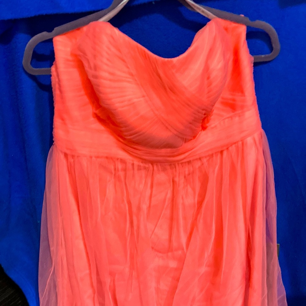 David’s bridal strapless short pink dress with tule